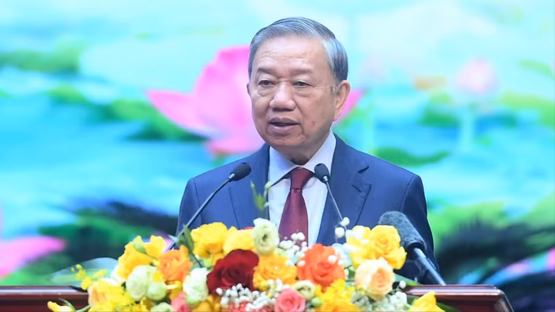 越共中央总书记苏林出席纪念典礼并发表指导讲话。