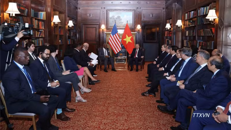 越共中央总书记、国家主席苏林会见美国众议员代表团。（图片来源：越通社）