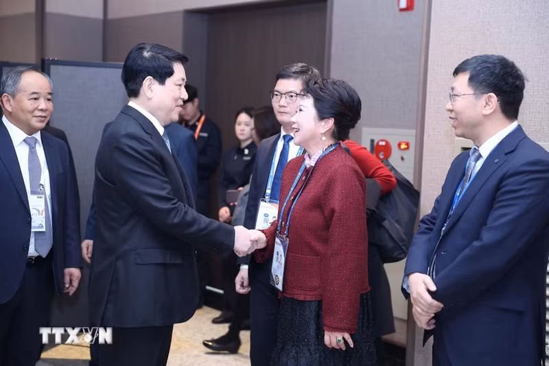 越南国家主席梁强会见中国美宝国际集团创始人李莉。（图片来源：越通社）