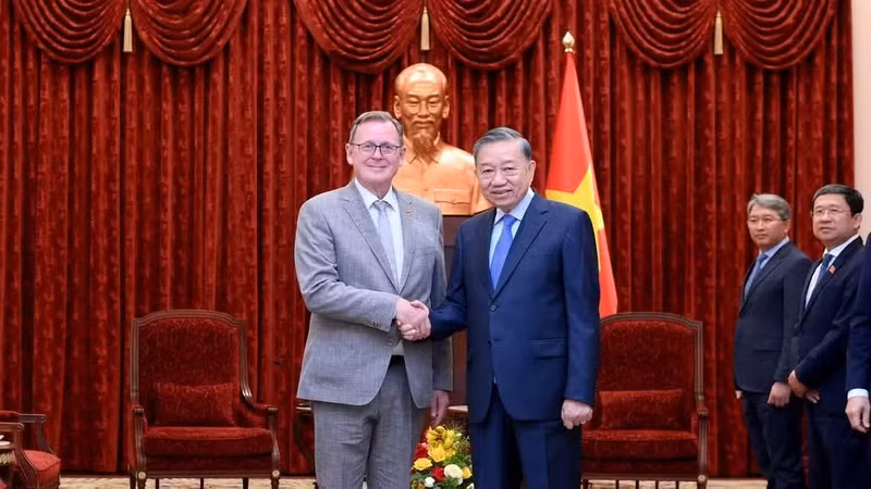 越共中央总书记、国家主席苏林会见德国联邦议会副议长博多·拉梅洛。