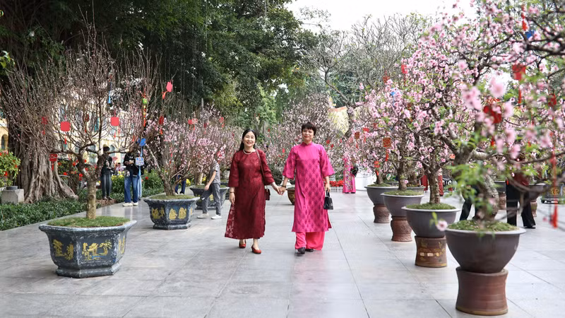 附图：2027年春节假期为2月4日（星期四，丙午年腊月二十八）至2月10日（星期三，丁未年正月初五），共7天。（耀玉 摄）