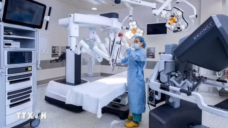 胡志明市致力将机器人手术技术引入门户医院。（图片来源：越通社）