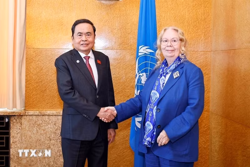 越南国会主席陈青敏会见联合国日内瓦办事处总干事瓦罗瓦娅。