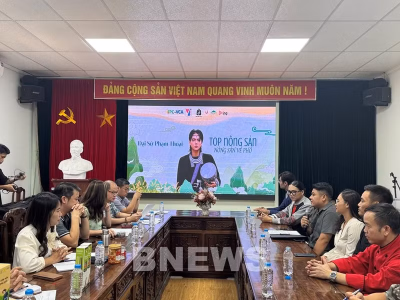 7月29日下午，越南Jin Pro Network传媒娱乐股份公司与越南合作社联盟、越南工贸部贸易促进局在河内联合召开新闻发布会。
