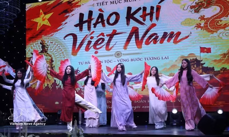 越南语交流活动上的一个文艺表演节目。