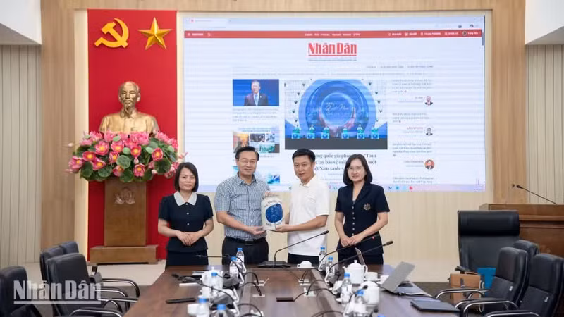 新闻领域的合作对于培育可持续、创新和值得信赖的新闻业至关重要。（明维 摄）