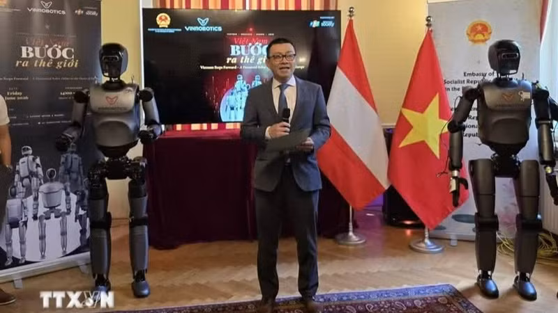 越南驻奥地利大使武黎太黄在开幕式上发表讲话。（图片来源：越通社）
