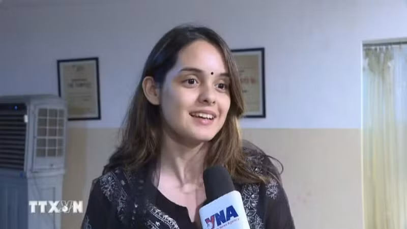 西里拉姆中心代表库希·维尔玛接受越通社的采访。（图片来源：越通社）