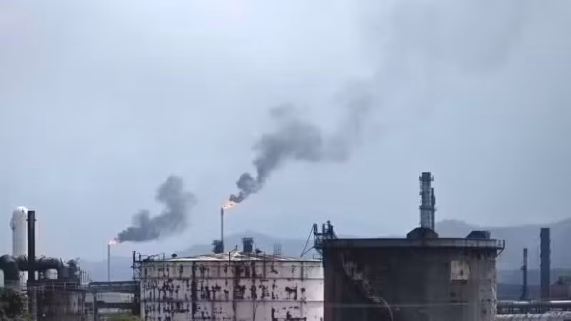 位于委内瑞拉安索阿特吉州的石油化工综合体。（图片来源：新华社）