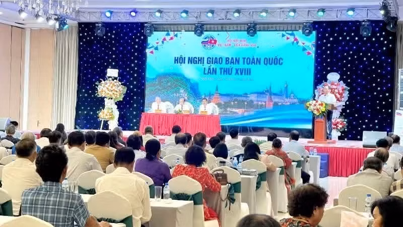 越俄友好协会第十八次全国工作交流会在宁平省举行。