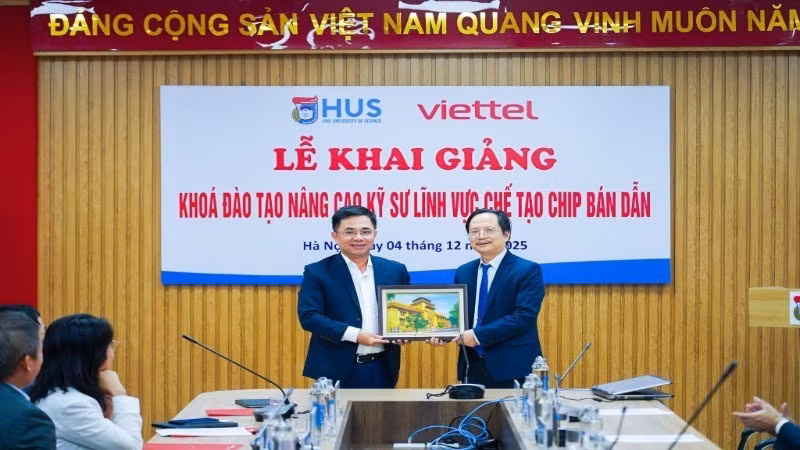 12月8日，越南军队电信工业集团（Viettel）代表表示，该集团刚与自然科学大学合作开办了半导体芯片制造工程师培训项目。
