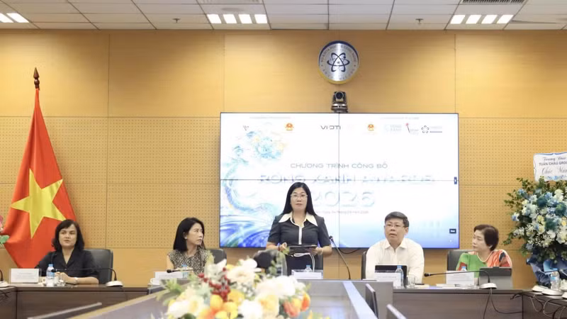 创新与数字化转型研究院院长阮氏碧兰发表讲话。（图片来源：越通社）
