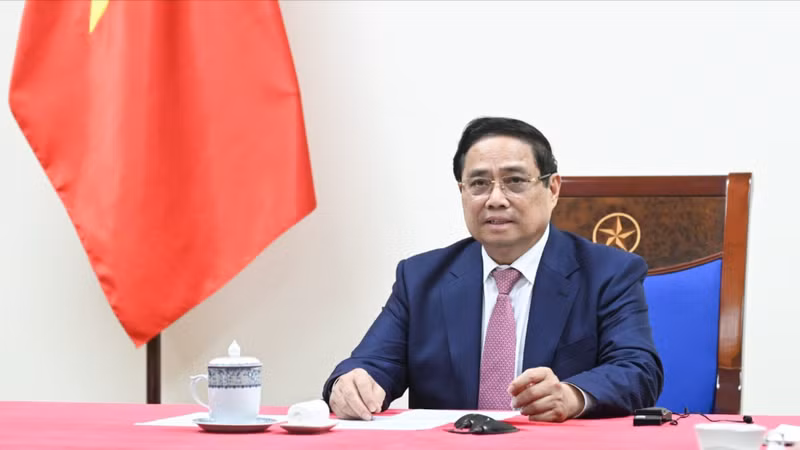 越南政府总理范明正与安哥拉总统洛伦索通电话。