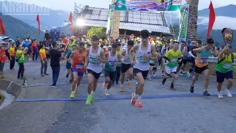 “云端漫步”——2026年征服PaVi古石路登山赛在莱州举行。