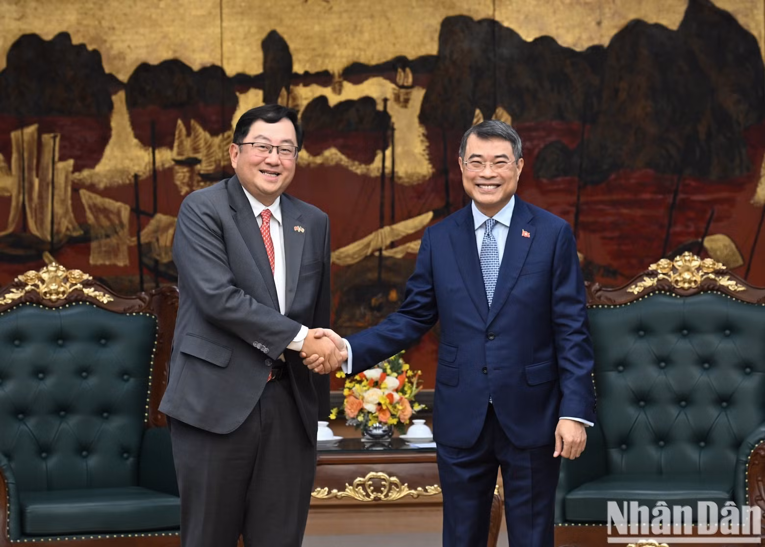 黎明兴总理与马来西亚驻越南大使陈杨泰。