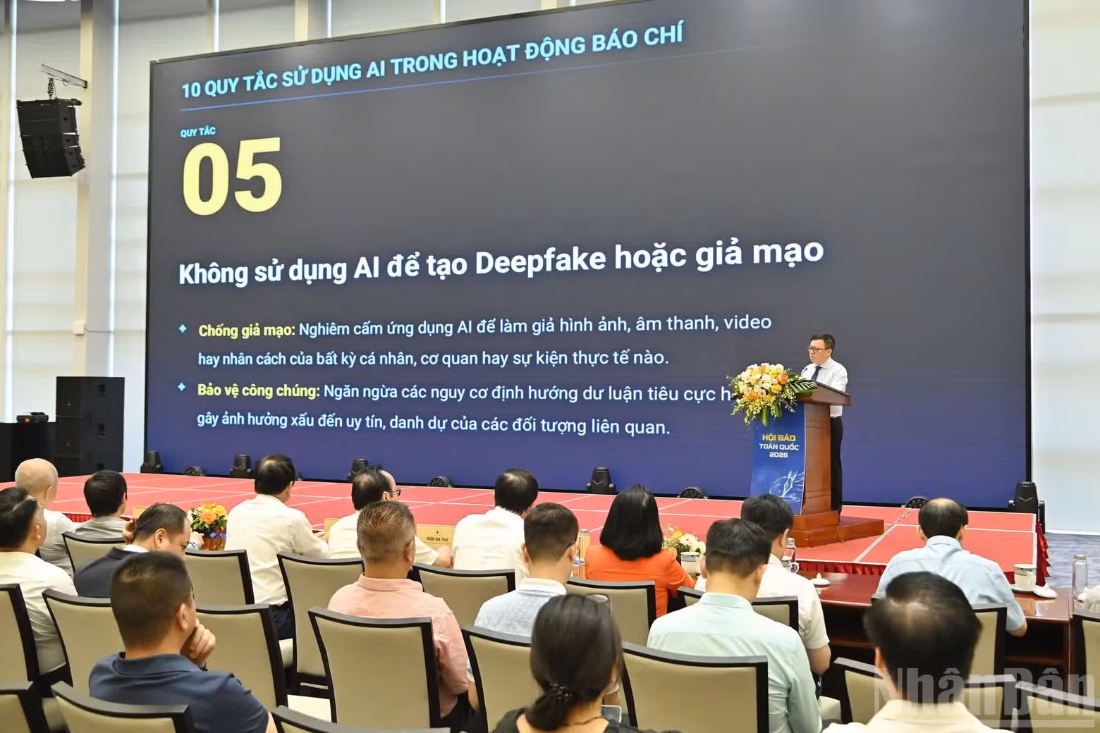 越南记者协会主席黎国民提出新闻业AI应用十项规则。