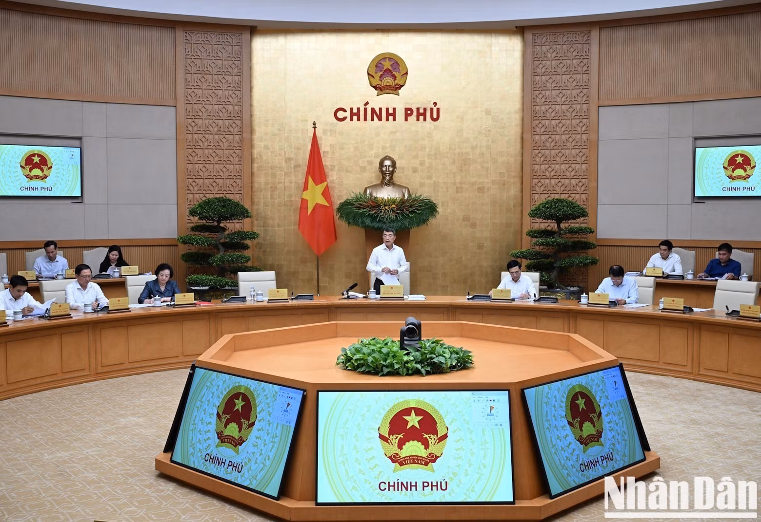 会议全景。