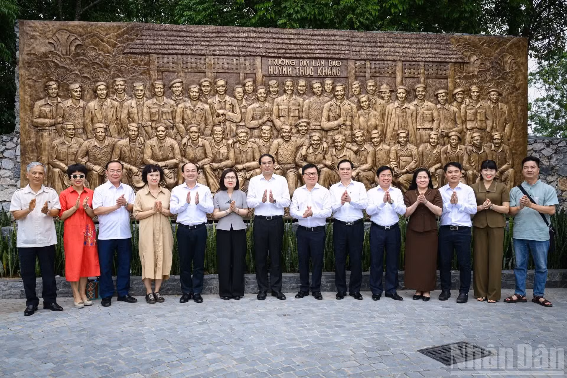 各位代表合影留念。