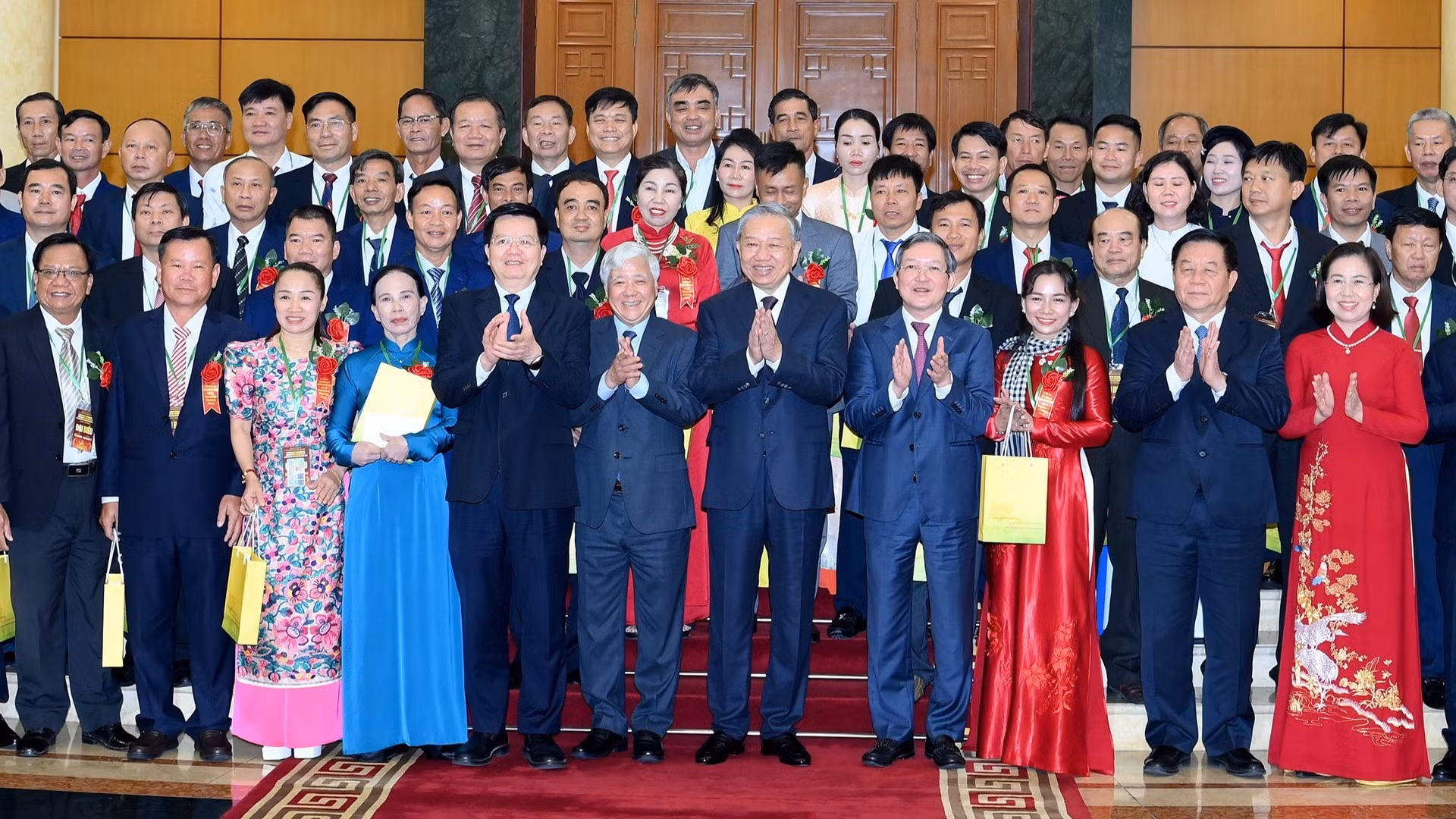越共中央总书记苏林会见2025年越南优秀农民与农业科学家代表。
