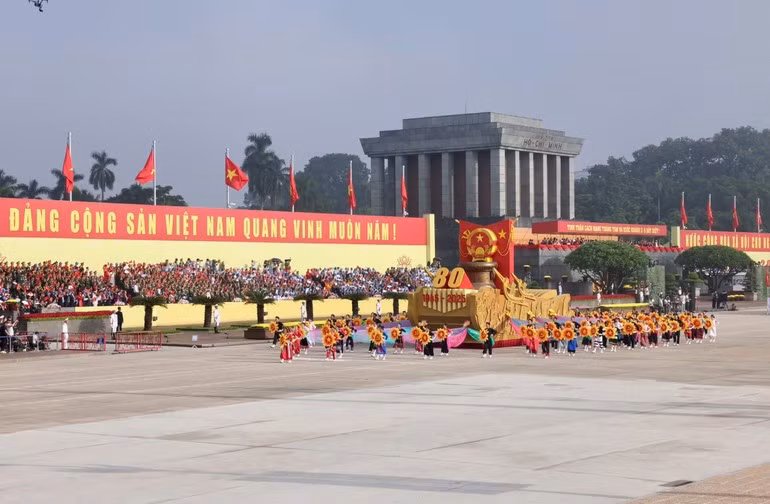 纪念八月革命胜利和国庆80周年庆典今日上午隆重举行【组图】