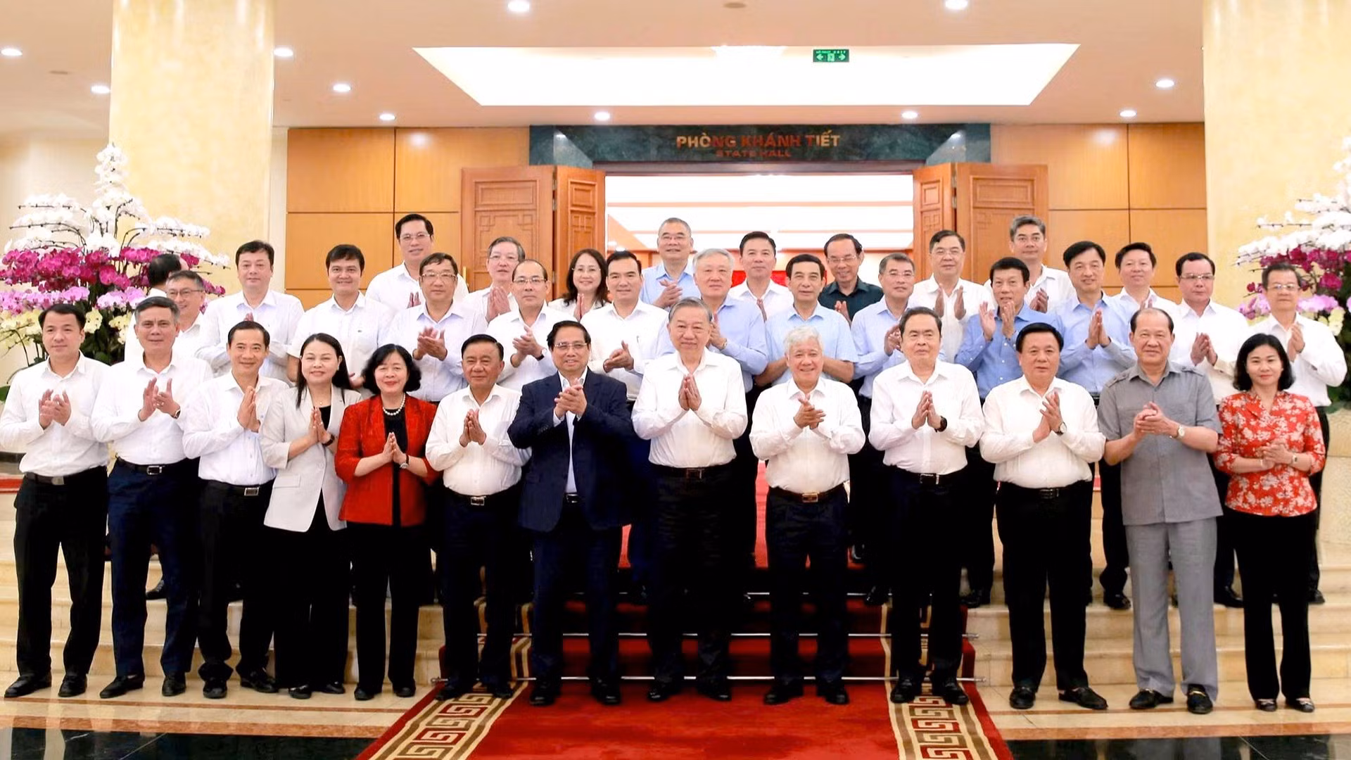 越共中央政治局与越南祖国阵线和中央各团体党委常委会举行工作会议【组图】