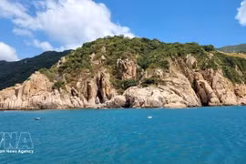芽庄旅游的魅力在于其海湾的秀美风光。（图片来源：越通社）