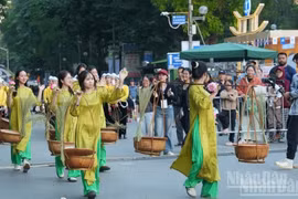河内市文化、体育厅将于9月25日至27日举行河内秋季节，旨在推广首都河内这一旅游目的地在秋季的独特魅力，为推进首都经济增长作出贡献。 