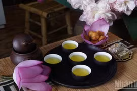西湖莲花茶。