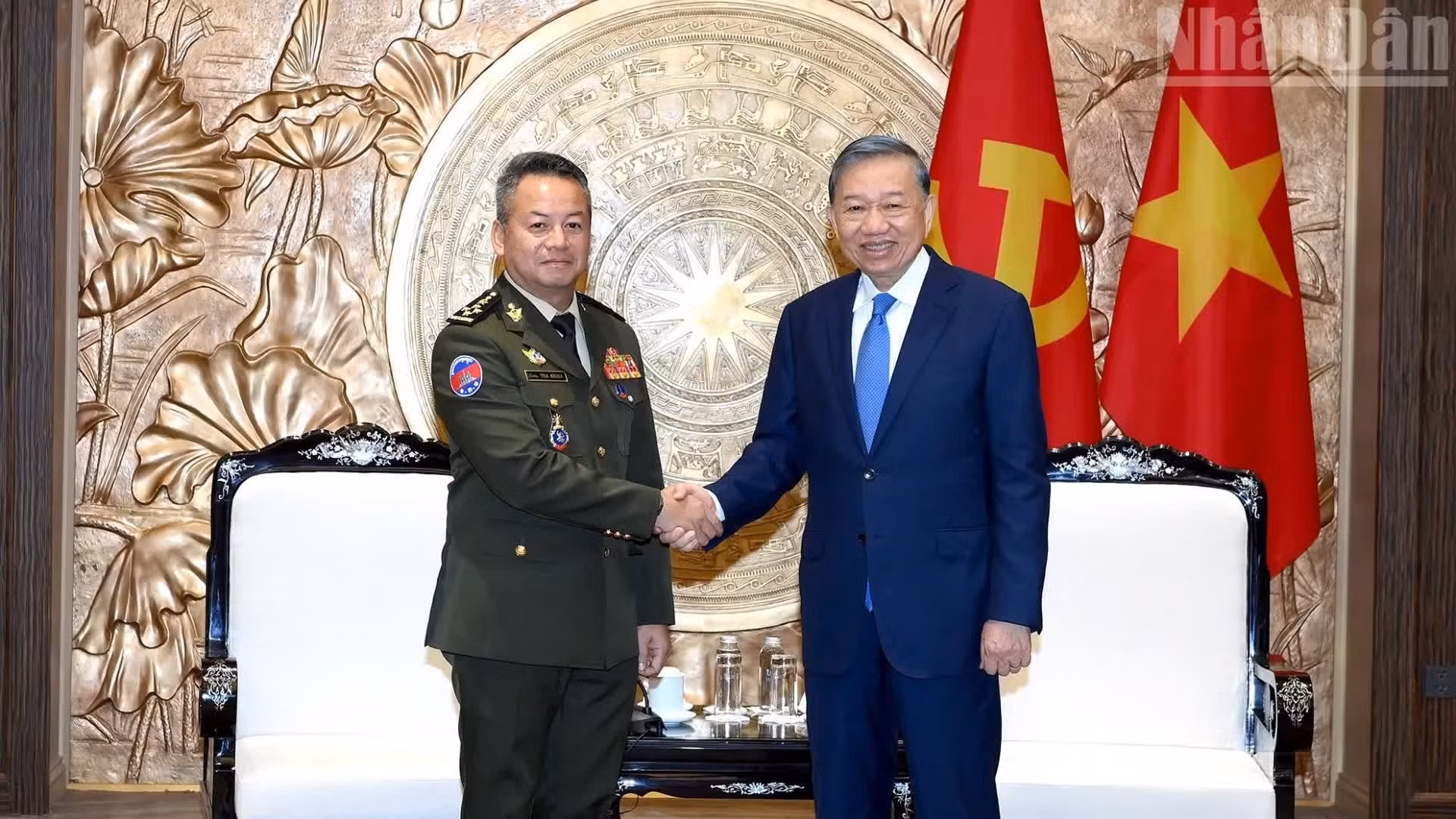 越共中央总书记、国家主席苏林会见柬埔寨副首相兼国防大臣迪西哈。
