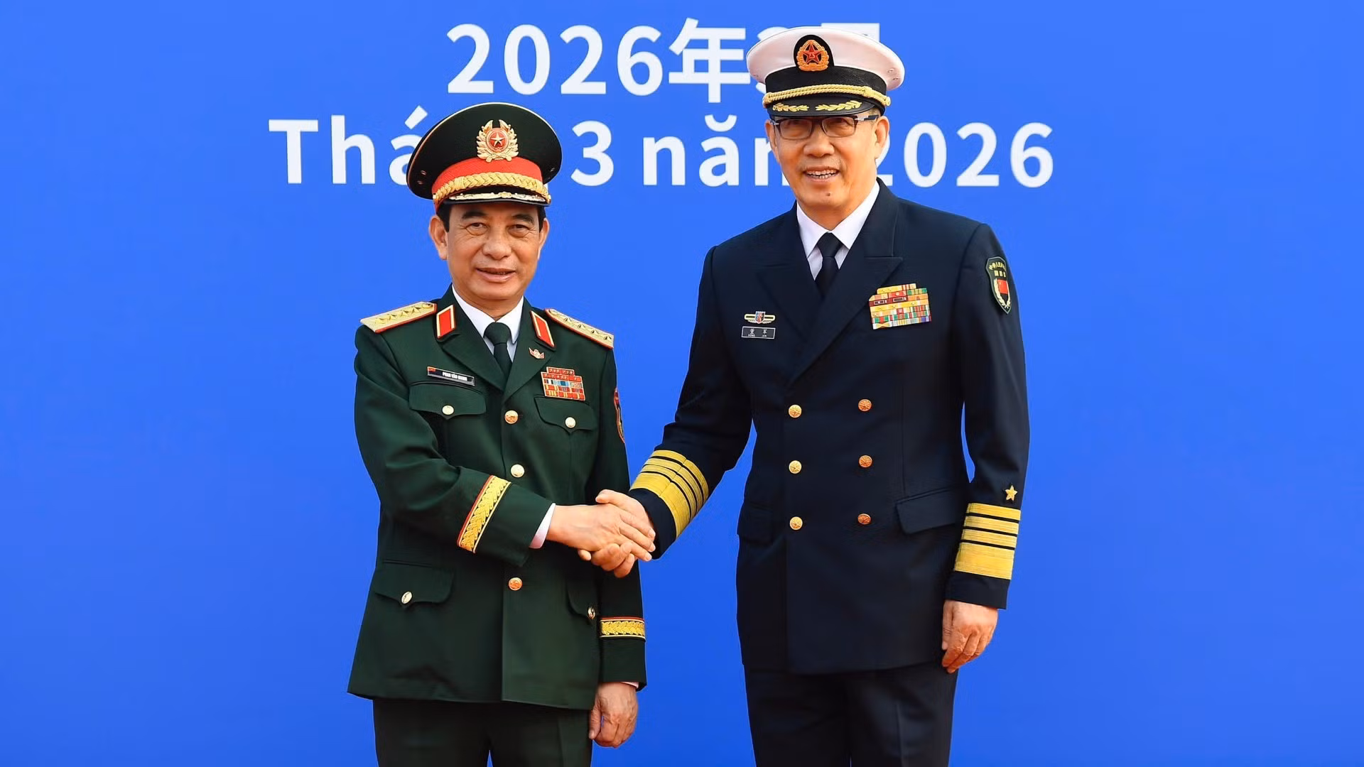 中国国防部长董军上将主持仪式 欢迎越南国防部长潘文江大将一行赴华出席两国交流活动