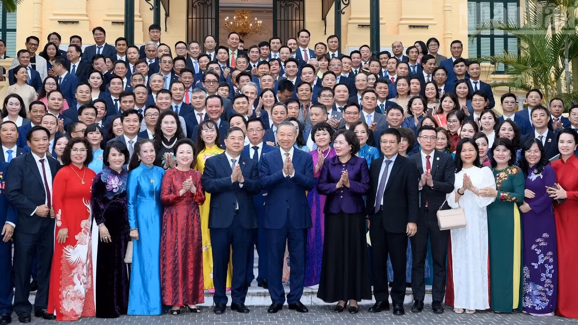 越共中央总书记、国家主席苏林会见模范企业代表【组图】