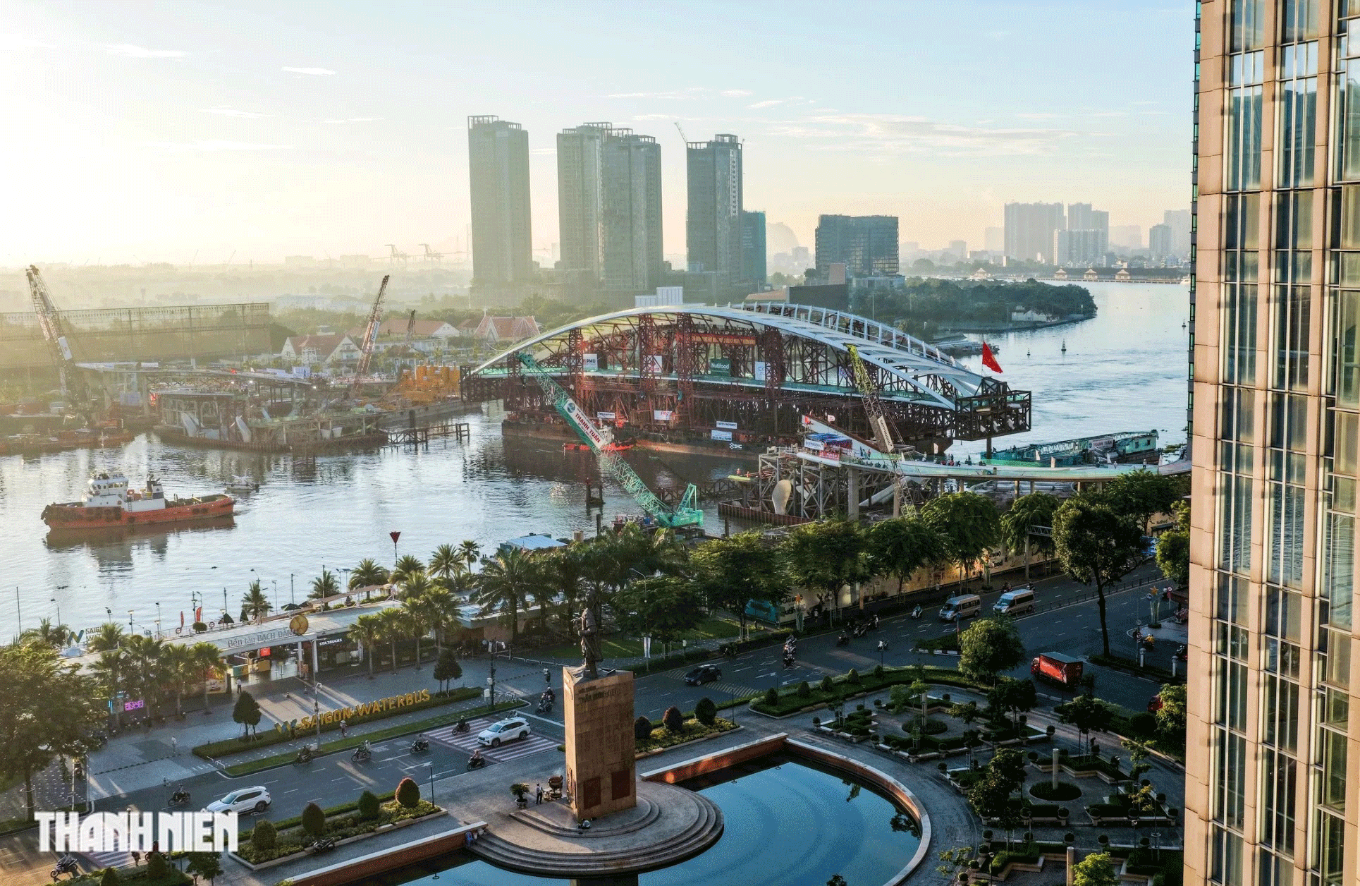 附图：胡志明市加速推进一系列战略性大型基础设施项目施工进度。
