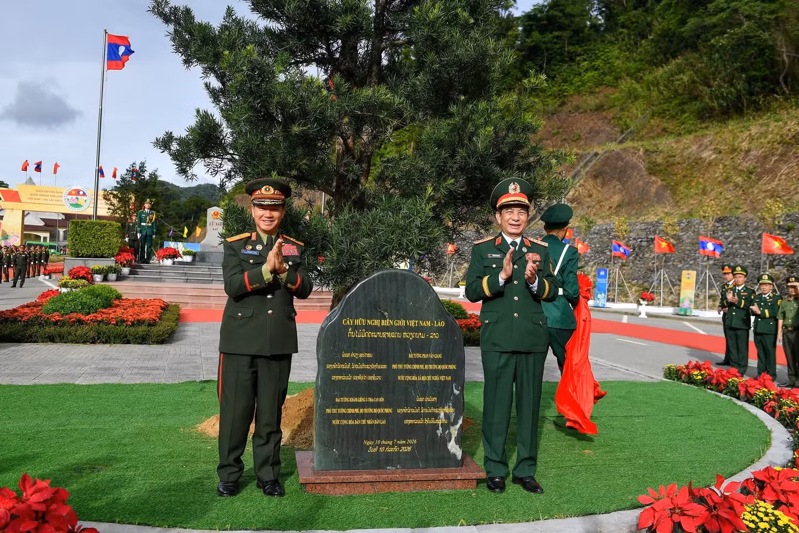 giao-luu-bien-gioi-viet-lao-107-3526.jpg