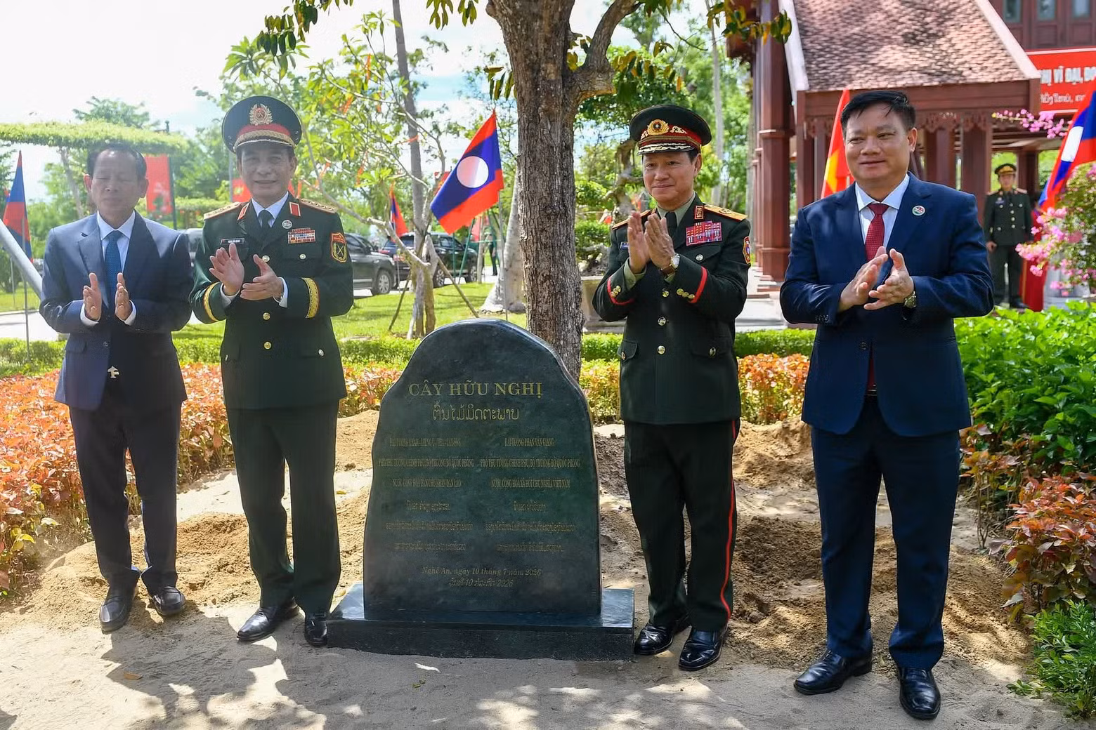 giao-luu-bien-gioi-viet-lao-107-5087.jpg