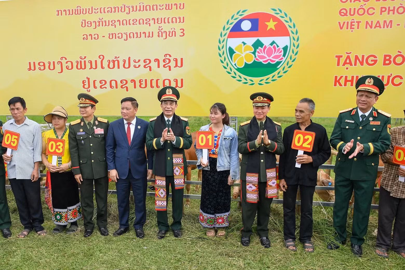 giao-luu-bien-gioi-viet-lao-107-4345.jpg