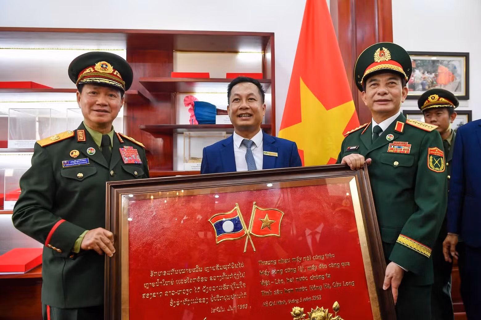 giao-luu-bien-gioi-viet-lao-107-5141.jpg