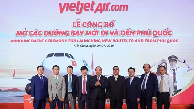 阮春福总理出席公布仪式。