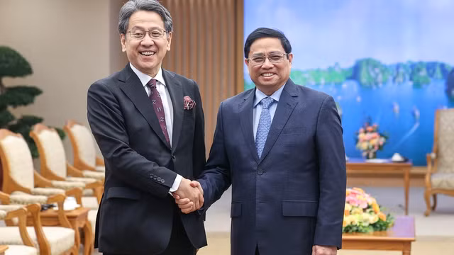 越南政府总理范明正会见日本国际协力银行执行董事前田匡史。（图片来源：VGP）