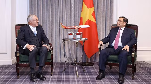 越南政府总理范明正会见空客领导。（图片来源：越通社）