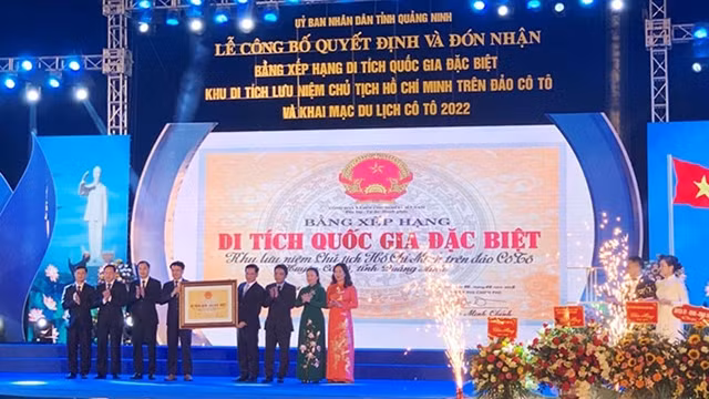 广宁省姑苏岛胡志明主席纪念区国家级特殊遗迹证书授证仪式。