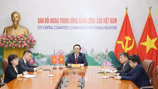 越共中央对外部部长黄平君与多米尼加左派团结运动党总书记米格尔·梅希亚举行视频会谈。