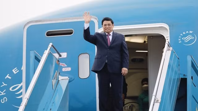 越南政府总理范明正启程前往美国出席东盟-美国特别峰会。（图片来源：越通社）