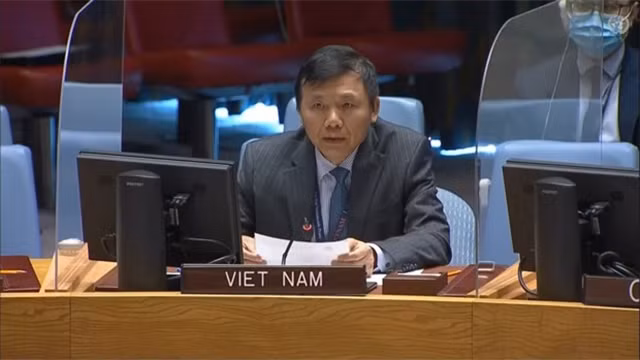 邓廷贵大使在会上发表讲话。（图片来源；越通社）