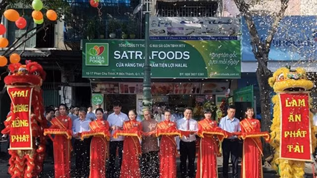 首个清真食品便利店正式开业。（图片来源：越通社）