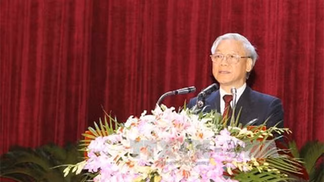 越共中央总书记阮富仲在纪念黎鸿峰总书记诞辰110周年大会上发表讲话。 (Photo: 图片来源：越通社)