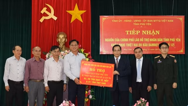 救灾物资接收仪式。（图片来源：人民报网）