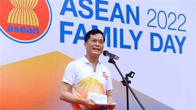 越南外交部副部长河金玉在开幕式上致辞。（图片来源：越通社）