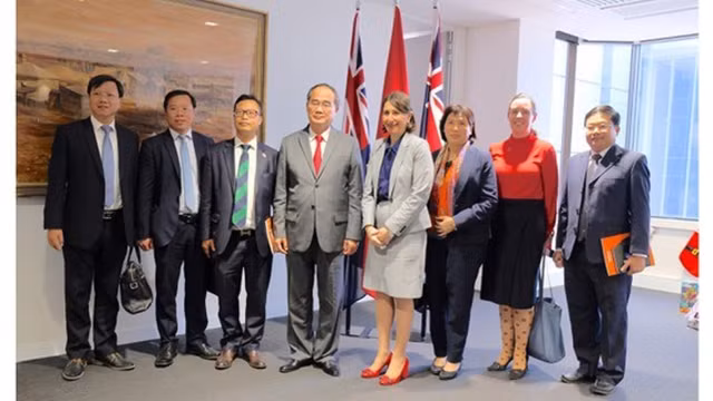 胡志明市委书记阮善仁礼节性拜会新南威尔士州总督格拉迪丝。