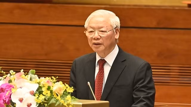 阮富仲总书记在会上发表讲话。