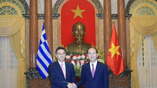 越南国家主席陈大光会见希腊驻越南大使扬尼斯。（图片来源：越通社）